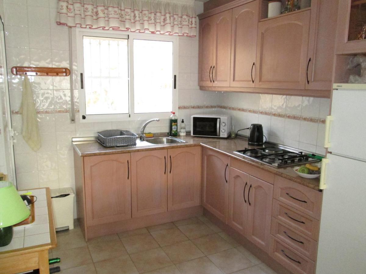 Casa Yvonne Villa Рохалес Екстериор снимка