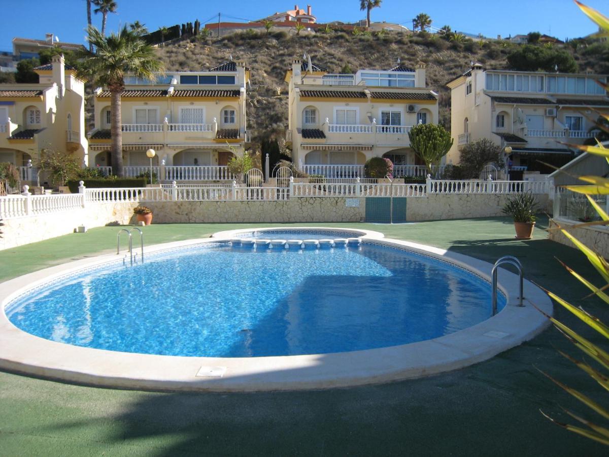 Casa Yvonne Villa Рохалес Екстериор снимка